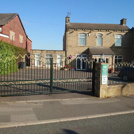 Geordie Pride Lodge Liversedge Eksteriør bilde